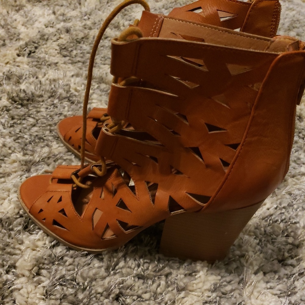 Leather lace up heel sandals - Picture 2 of 4